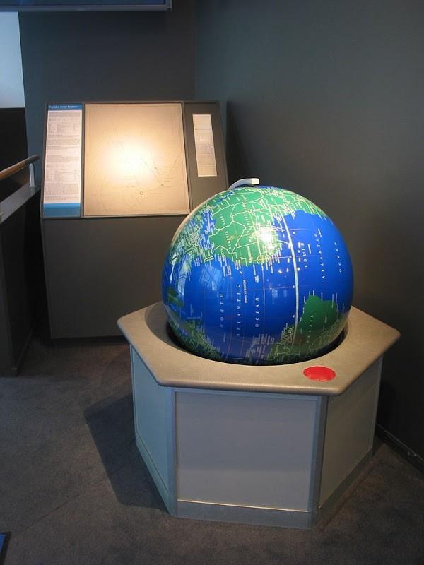 Erde — Kugel mit 65 cm Durchmesser im Naturhistorischen Museum
